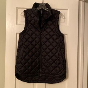 Athleta whisper featherless vest size S. Black.